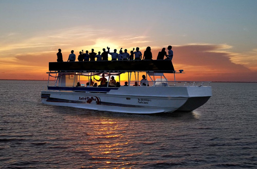 sunset boat tour cancun